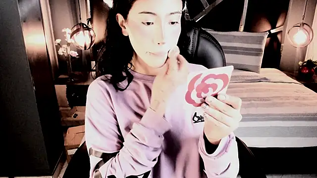 vaiolethsan   online show from 12/20/25, 08:05