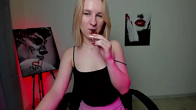 Snapshot of BeautyBlondy chatting on 01/12/25, 06:17 BeautyBlondy online show from 01/12/25, 06:17