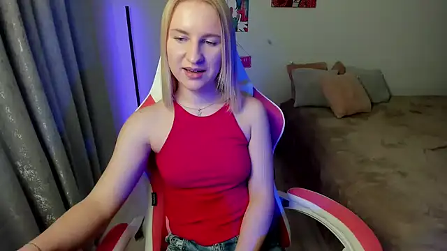 Snapshot of BeautyBlondy chatting on 01/21/25, 09:24 BeautyBlondy online show from 01/21/25, 09:24