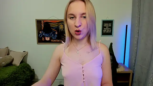 Snapshot of BeautyBlondy chatting on 01/30/25, 08:10 BeautyBlondy online show from 01/30/25, 08:10