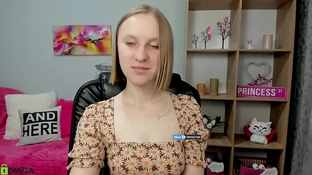 Snapshot of BeautyBlondy chatting on 09/17/25, 11:12 BeautyBlondy online show from 09/17/25, 11:12