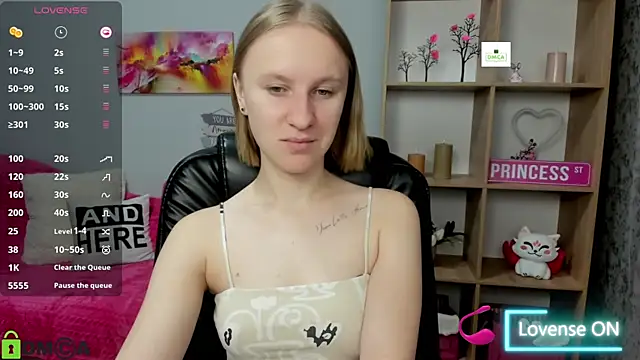 Snapshot of BeautyBlondy chatting on 10/14/25, 06:03 BeautyBlondy online show from 10/14/25, 06:03