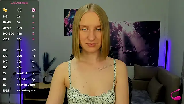 Snapshot of BeautyBlondy chatting on 10/16/25, 12:39 BeautyBlondy online show from 10/16/25, 12:39