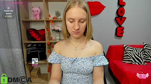 Snapshot of BeautyBlondy chatting on 11/16/25, 12:55 BeautyBlondy online show from 11/16/25, 12:55