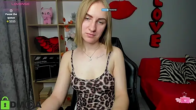 Snapshot of BeautyBlondy chatting on 11/18/25, 03:16 BeautyBlondy online show from 11/18/25, 03:16