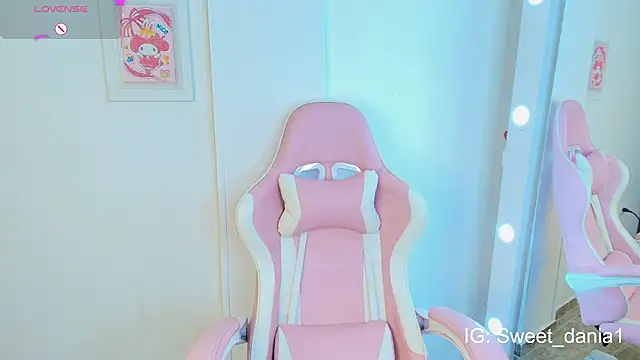 Snapshot of sweet_dania_ chatting on 03/11/25, 03:59 sweet dania online show from 03/11/25, 03:59