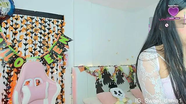 Snapshot of sweet_dania_ chatting on 10/20/25, 06:58 sweet dania online show from 10/20/25, 06:58