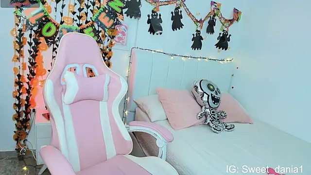 Snapshot of sweet_dania_ chatting on 10/29/25, 09:33 sweet dania online show from 10/29/25, 09:33