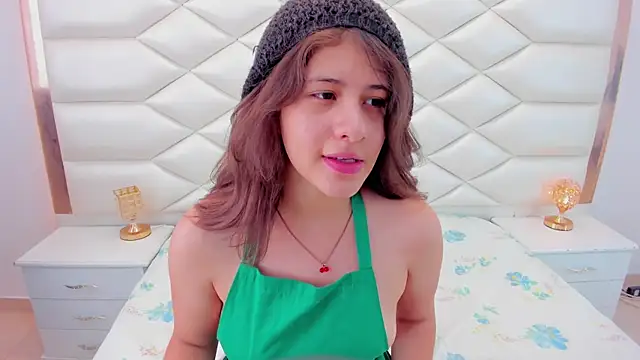 Snapshot of MiaQueen021 chatting on 01/27/25, 06:20 MiaQueen021 online show from 01/27/25, 06:20