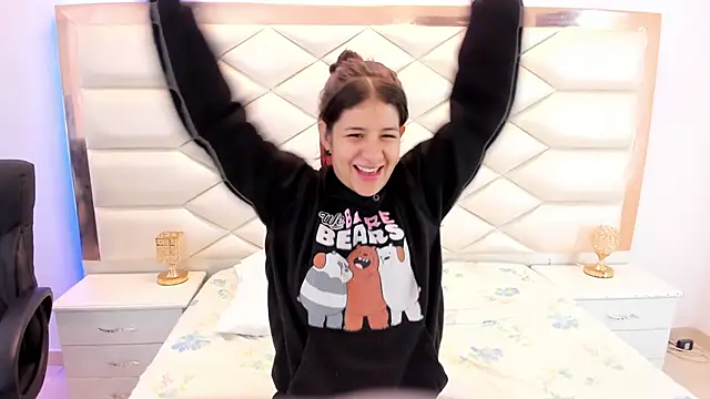 Snapshot of MiaQueen021 chatting on 01/30/25, 12:27 MiaQueen021 online show from 01/30/25, 12:27