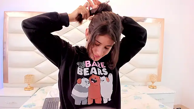 Snapshot of MiaQueen021 chatting on 01/30/25, 06:32 MiaQueen021 online show from 01/30/25, 06:32