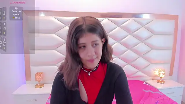 Snapshot of MiaQueen021 chatting on 03/01/25, 12:34 MiaQueen021 online show from 03/01/25, 12:34