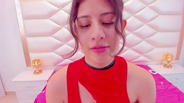 Snapshot of MiaQueen021 chatting on 03/08/25, 06:37 MiaQueen021 online show from 03/08/25, 06:37