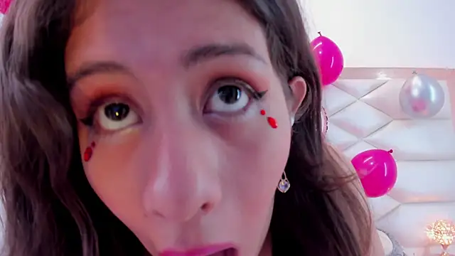 Snapshot of MiaQueen021 chatting on 03/21/25, 04:18 MiaQueen021 online show from 03/21/25, 04:18