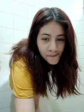 Snapshot of MiaQueen021 chatting on 10/06/25, 05:10 MiaQueen021 online show from 10/06/25, 05:10