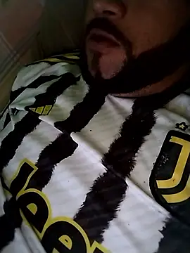 Snapshot of safado0027 chatting on 10/20/25, 11:10 safado0027 online show from 10/20/25, 11:10