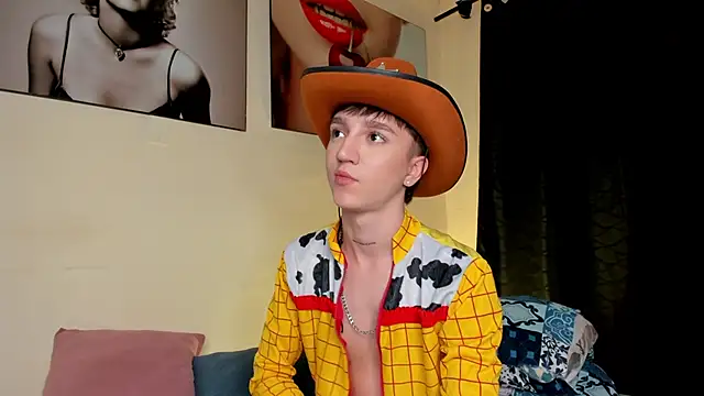 Snapshot of jeremy_salvatore chatting on 01/15/25, 06:01 jeremy salvatore online show from 01/15/25, 06:01