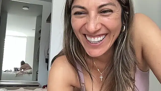 LunaBeya online show from 05/21/26, 02:24