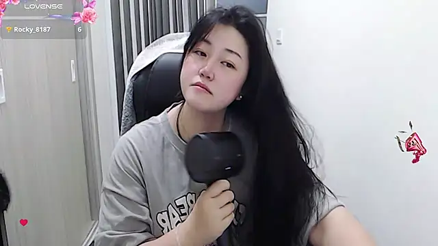 minnie9009 online show from 03/18/25, 02:04