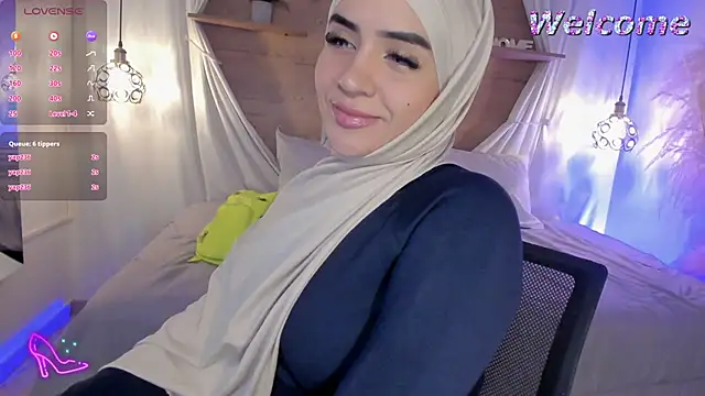 Snapshot of Luceroooo chatting on 01/16/25, 12:20 Luceroooo online show from 01/16/25, 12:20