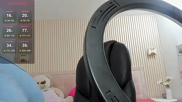 Snapshot of Luceroooo chatting on 03/18/25, 12:25 Luceroooo online show from 03/18/25, 12:25