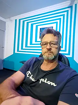 itsmeyes69 online show from 02/17/25, 08:04