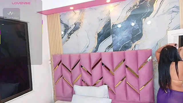 Snapshot of hotiergirl chatting on 10/31/25, 12:17 hotiergirl online show from 10/31/25, 12:17