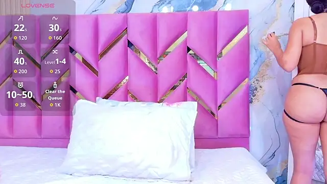 Snapshot of hotiergirl chatting on 11/24/25, 12:16 hotiergirl online show from 11/24/25, 12:16