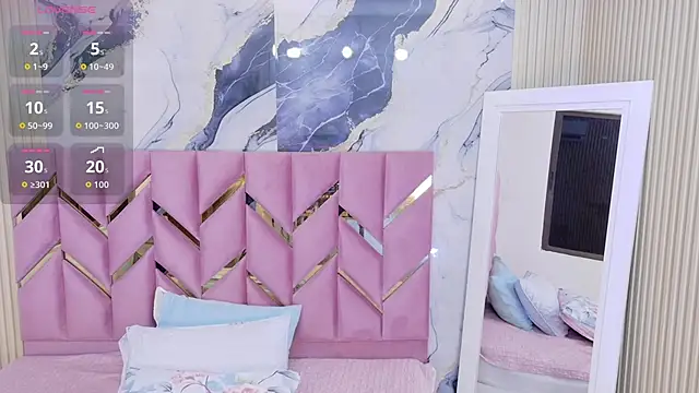 Snapshot of hotiergirl chatting on 12/04/25, 12:25 hotiergirl online show from 12/04/25, 12:25