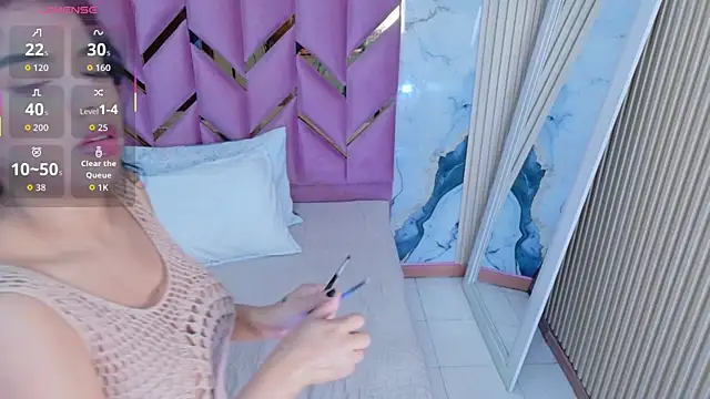 Snapshot of hotiergirl chatting on 12/05/25, 12:03 hotiergirl online show from 12/05/25, 12:03