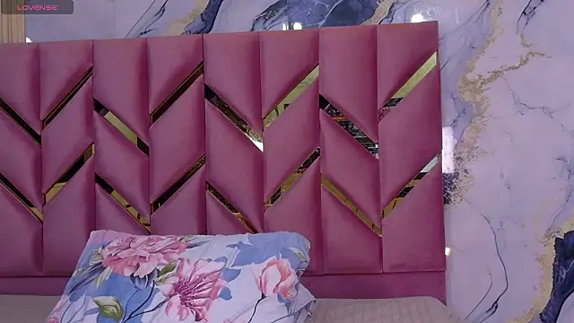 Snapshot of hotiergirl chatting on 02/02/26, 12:04 hotiergirl online show from 02/02/26, 12:04