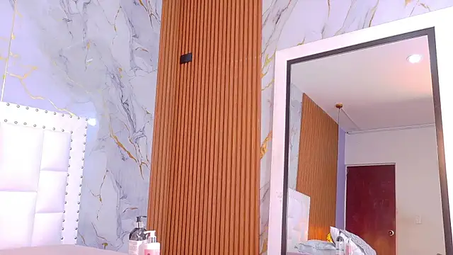 Snapshot of hotiergirl chatting on 02/14/26, 12:02 hotiergirl online show from 02/14/26, 12:02