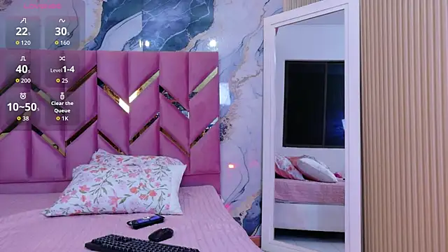 Snapshot of hotiergirl chatting on 02/18/26, 12:34 hotiergirl online show from 02/18/26, 12:34