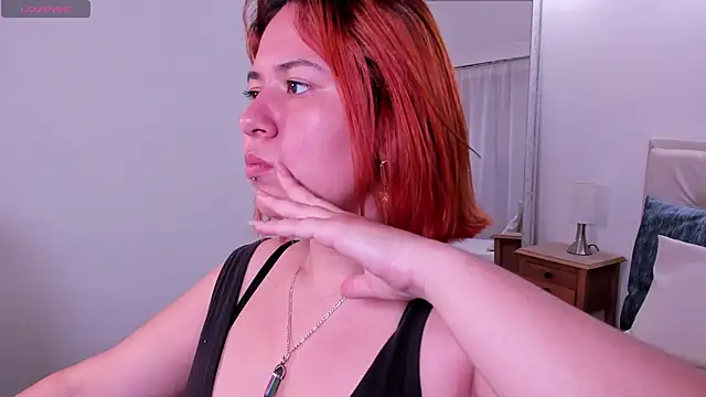 Snapshot of zoes_milee chatting on 02/04/25, 11:27 zoes milee online show from 02/04/25, 11:27