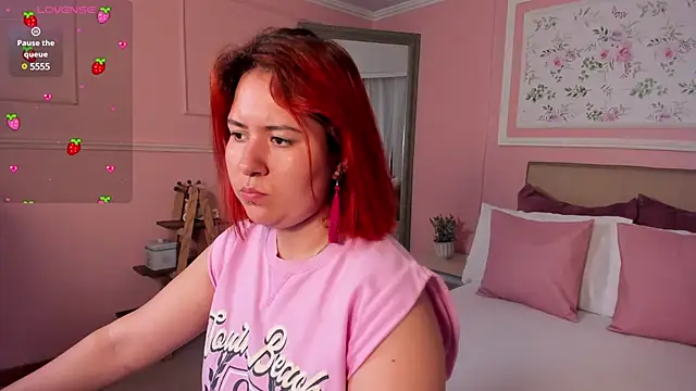 Snapshot of zoes_milee chatting on 02/25/25, 11:19 zoes milee online show from 02/25/25, 11:19