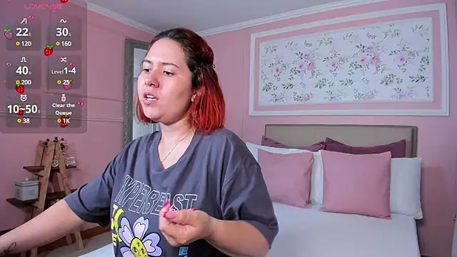 Snapshot of zoes_milee chatting on 02/28/25, 11:14 zoes milee online show from 02/28/25, 11:14