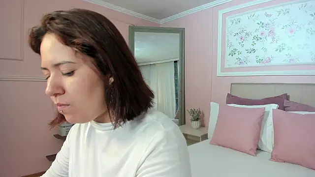 Snapshot of zoes_milee chatting on 03/04/25, 11:19 zoes milee online show from 03/04/25, 11:19