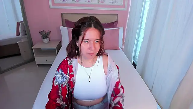 Snapshot of zoes_milee chatting on 03/18/25, 11:30 zoes milee online show from 03/18/25, 11:30