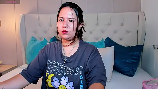 Snapshot of zoes_milee chatting on 09/17/25, 02:19 zoes milee online show from 09/17/25, 02:19