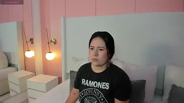 Snapshot of zoes_milee chatting on 10/02/25, 11:17 zoes milee online show from 10/02/25, 11:17