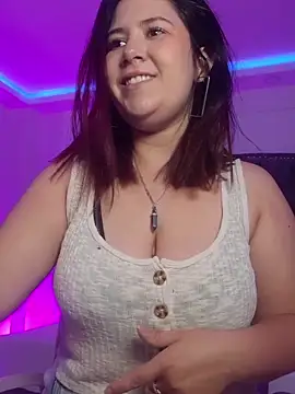 Snapshot of zoes_milee chatting on 10/08/25, 11:30 zoes milee online show from 10/08/25, 11:30