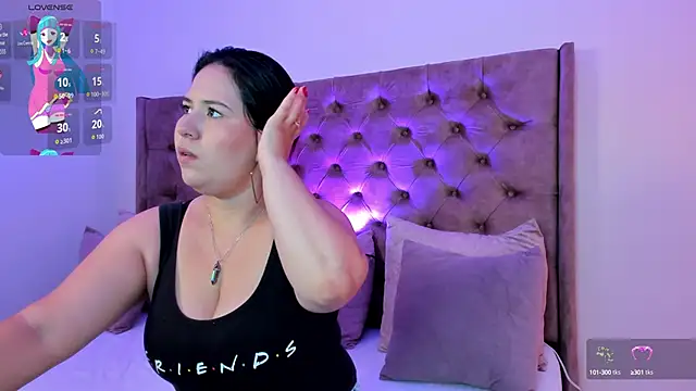 Snapshot of zoes_milee chatting on 10/15/25, 11:21 zoes milee online show from 10/15/25, 11:21