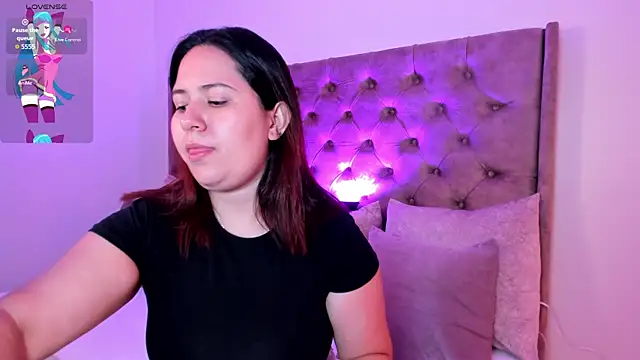 Snapshot of zoes_milee chatting on 10/16/25, 11:33 zoes milee online show from 10/16/25, 11:33