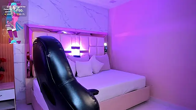 Snapshot of zoes_milee chatting on 11/13/25, 11:20 zoes milee online show from 11/13/25, 11:20