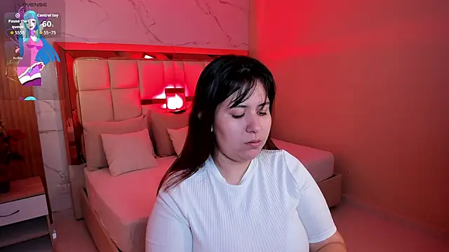 Snapshot of zoes_milee chatting on 12/05/25, 11:30 zoes milee online show from 12/05/25, 11:30