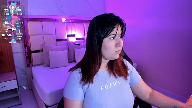 Snapshot of zoes_milee chatting on 12/16/25, 11:37 zoes milee online show from 12/16/25, 11:37