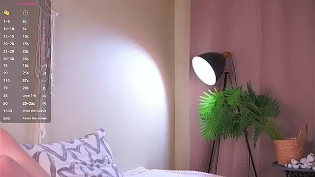 LinnHigh online show from 10/24/25, 04:36