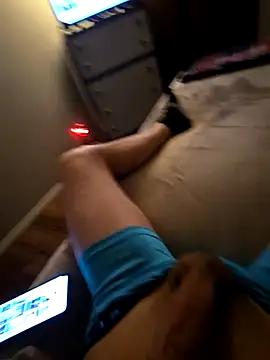 Snapshot of Rzemtsefg chatting on 11/20/25, 11:26 Rzemtsefg online show from 11/20/25, 11:26