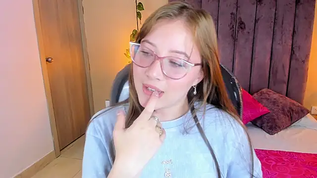 Snapshot of Dahlia_Rousse chatting on 10/23/25, 06:45 Dahlia Rousse online show from 10/23/25, 06:45