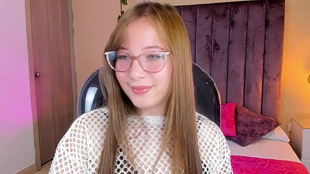 Snapshot of Dahlia_Rousse chatting on 10/28/25, 08:55 Dahlia Rousse online show from 10/28/25, 08:55